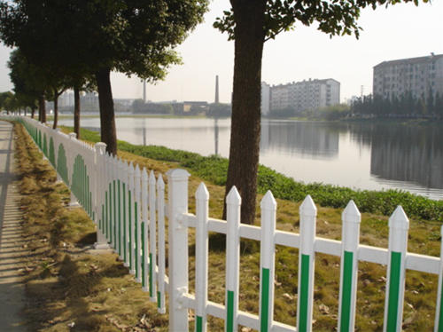 PVC河堤围栏